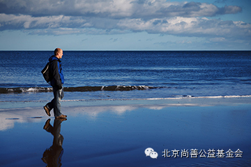 治疗︱赶走抑郁情绪 散步更胜于药