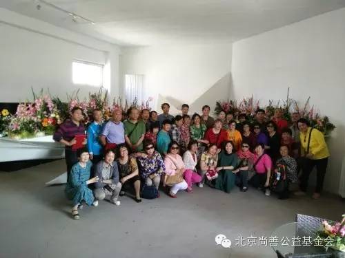 142位“为爱行走”的失独老人今天出发，他们是