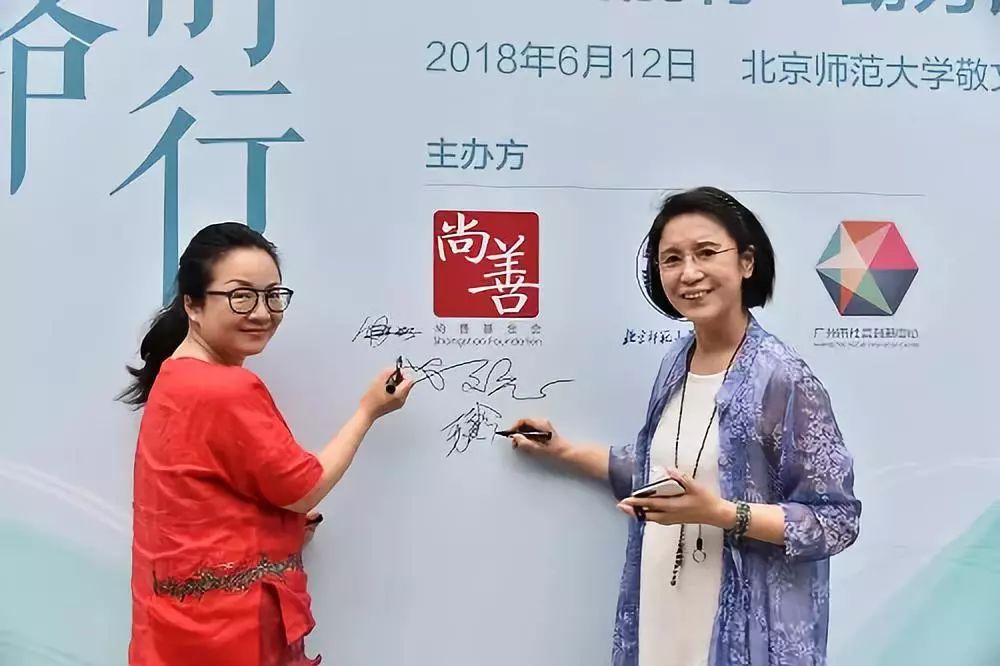精彩回顾6|年度最佳作品:爱咪讲述“郁金香阳光会”的故事 精彩回顾6|年度最佳作品:爱咪讲述“郁金香阳光会”的故事