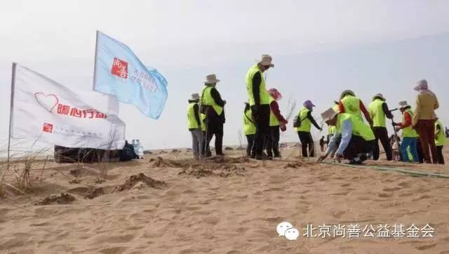142位“为爱行走”的失独老人今天出发，他们是