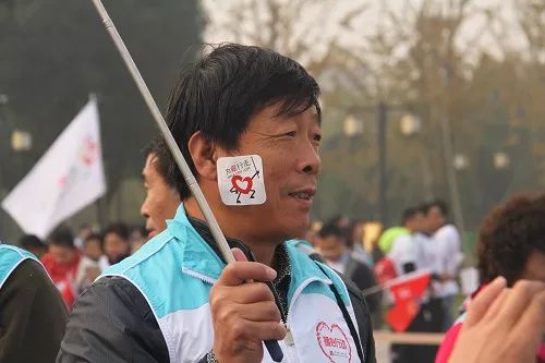 百余位失独父母三年后再次为爱行走,我们一起为他们加油吧! 百余位失独父母三年后再次为爱行走,我们一起为他们加油吧!