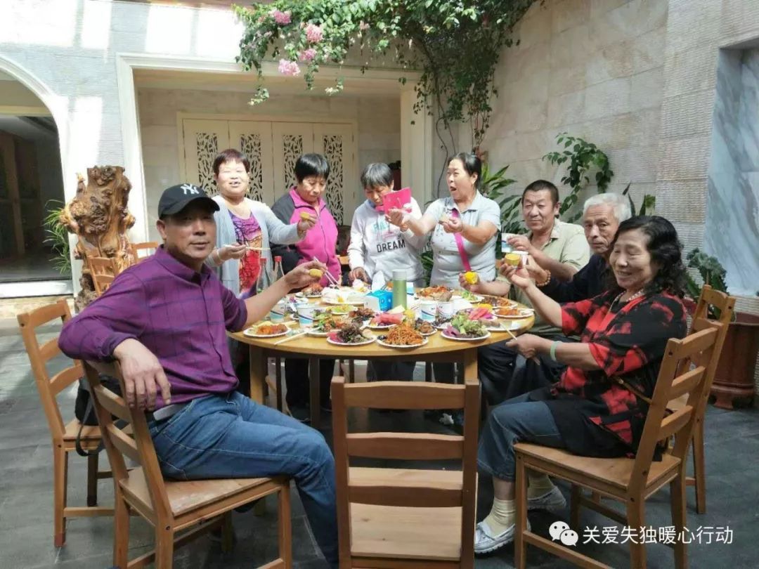 相聚光明山 欢度中秋节