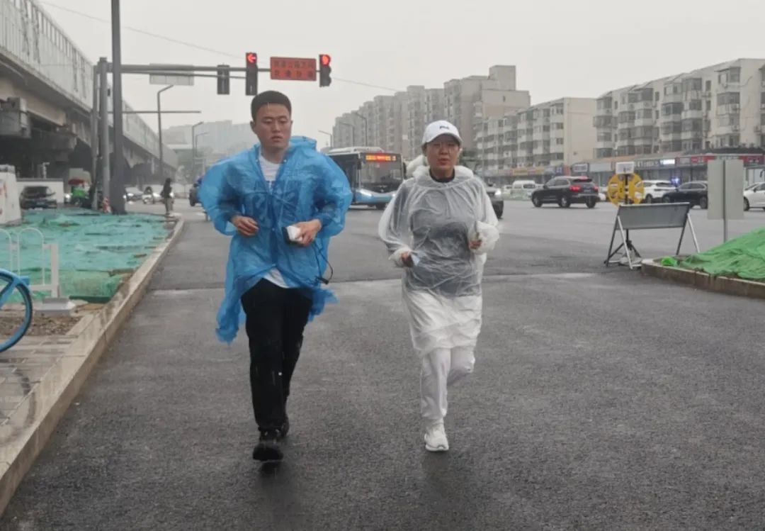 52.5公里穿越北京，各年龄段健心跑者接力传递健康身心“我爱我”